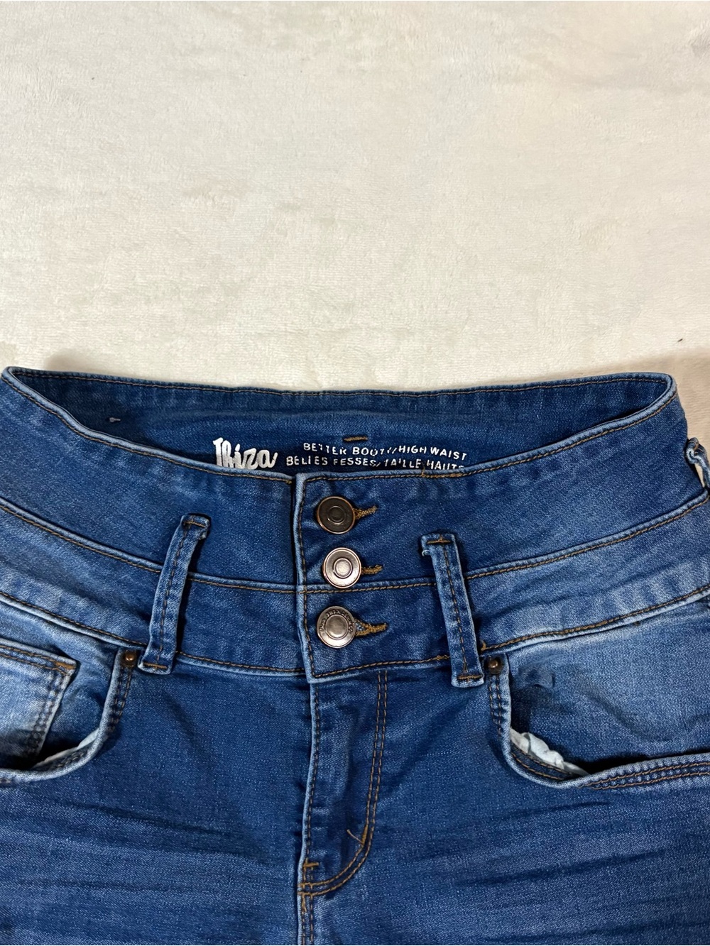 Ibiza Better Booty / High Waist Triple-Button Jeans